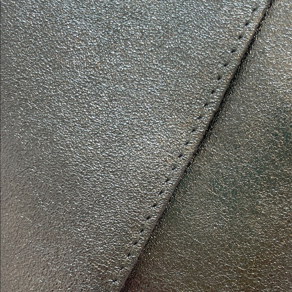 🧚‍♀️✨ Mint Green Metallic Clutch Made in Italy BENOA 🧚‍♀️✨ - Picture 8 of 9